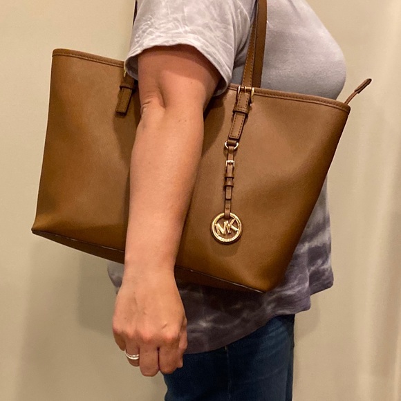 MICHAEL KORS Jet Set Travel Multifunctional Tote - Picture 12 of 12